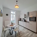Einzigartiges Angebot - Maisonette Mit Balkon & Parkplatz, Zentral & Ruhig Apartment *