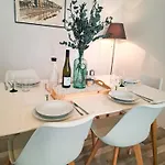 Einzigartiges Angebot - Maisonette Mit Balkon & Parkplatz, Zentral & Ruhig Ruedesheim am Rhein