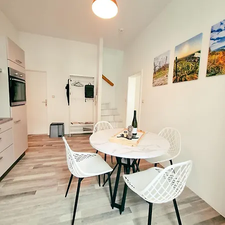 아파트 Einzigartiges Angebot - Maisonette Mit Balkon & Parkplatz, Zentral & Ruhig *