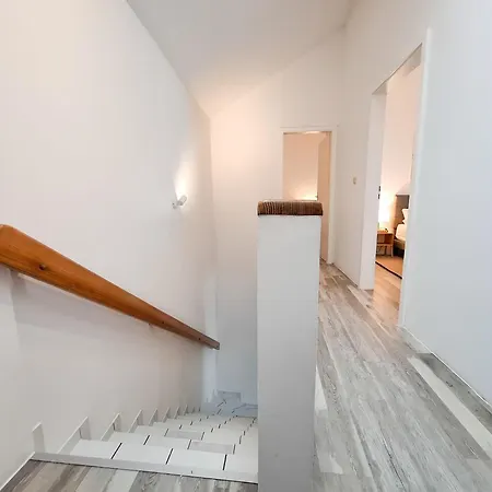 Einzigartiges Angebot - Maisonette Mit Balkon & Parkplatz, Zentral & Ruhig Apartamento