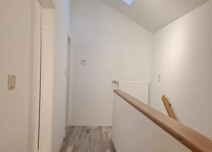 Einzigartiges Angebot - Maisonette Mit Balkon & Parkplatz, Zentral & Ruhig Apartamento *