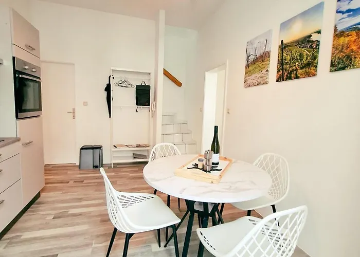Appartement Einzigartiges Angebot - Maisonette Mit Balkon & Parkplatz, Zentral & Ruhig *